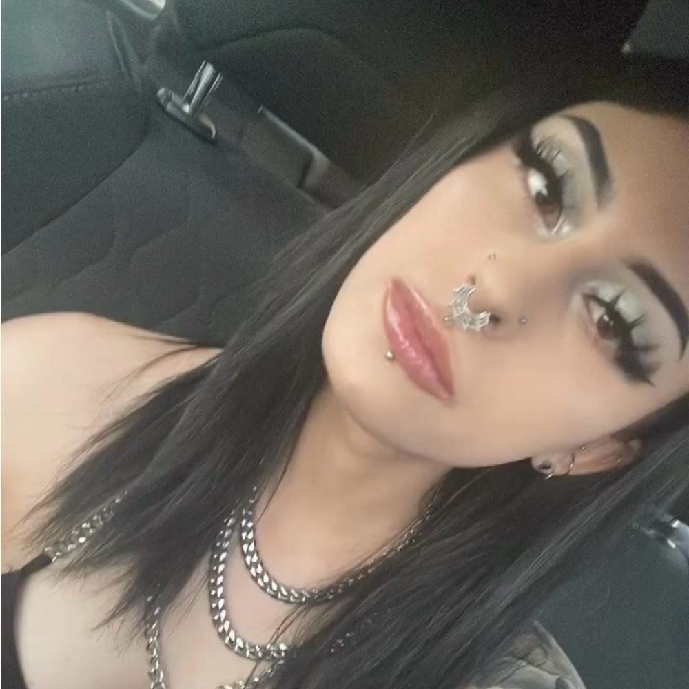 Meet your Posher, Elena